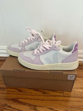 Veja V-10 Sneakers in Light Lavender and White